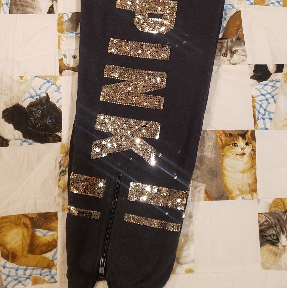 Capri with zippers